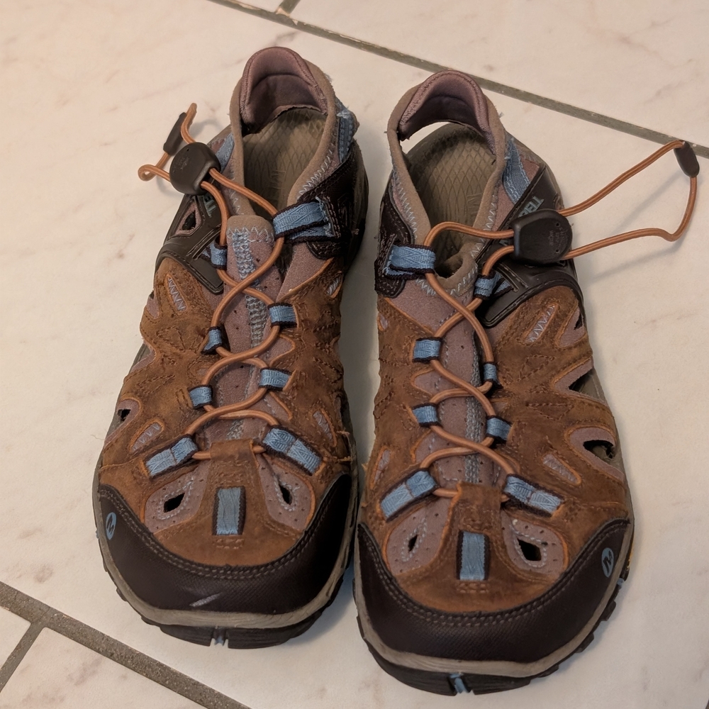 Women's Brown and Black Athletic Shoes